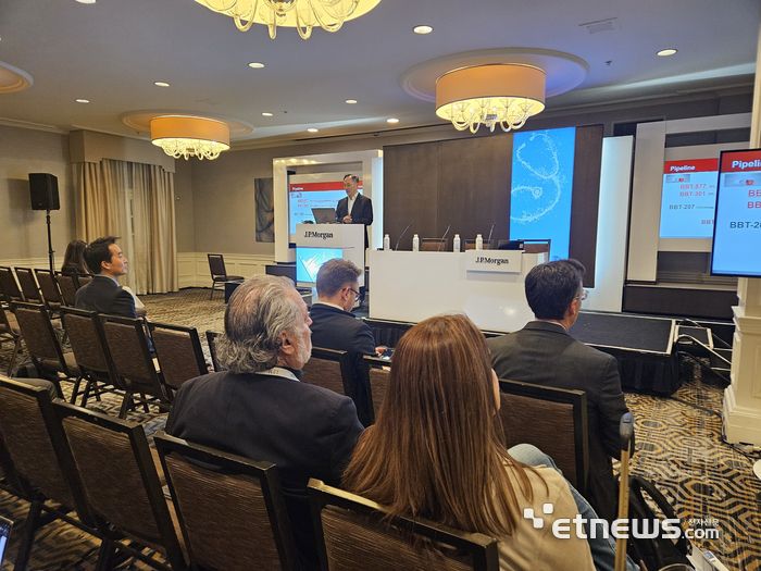 이정규 브릿지바이오테라퓨틱스 대표가 16일(현지시간) 오전 JP모건 헬스케어 콘퍼런스(JPM)에서 발표하고 있다. (사진=기자단 제공)