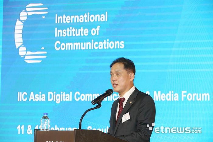 11일 서울 신사동 보코강남서울호텔에서 열린 '아시아 디지털 통신·미디어 포럼'에서 김태규 방송통신위원회 부위원장이 환영사를 하고 있다.