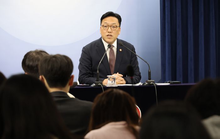 (서울=연합뉴스) 최재구 기자 = 금융위원회 김병환 위원장이 24일 서울 종로구 정부서울청사에서 열린 기자간담회에서 발언하고 있다. 2025.2.24  jjaeck9@yna.co.kr