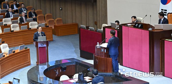 제424회국회(임시회) 제2차 본회의가 14일 서울 여의도 국회에서 열렸다. 박성재 법무부 장관이 질의에 답하고 있다.  이동근기자 foto@etnews.com