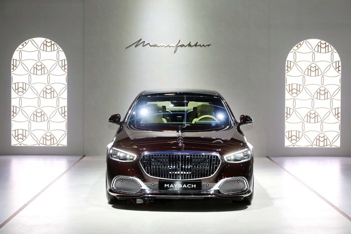 마누팍투어 옵션을 적용한 메르세데스-마이바흐 S 680.