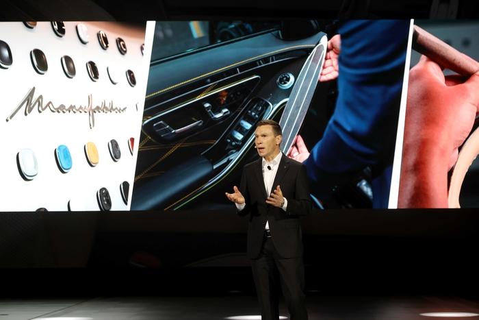 마누팍투어 프로그램을 소개하는 마티아스 바이틀 메르세데스-벤츠코리아 대표.