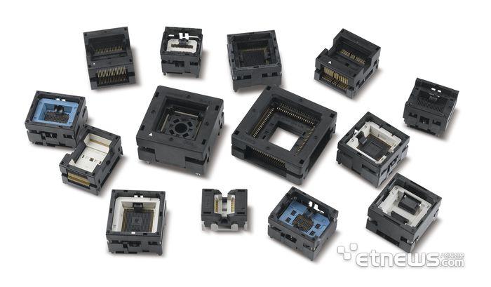 오킨스전자의 차세대 고성능 반도체용 번인 소켓.