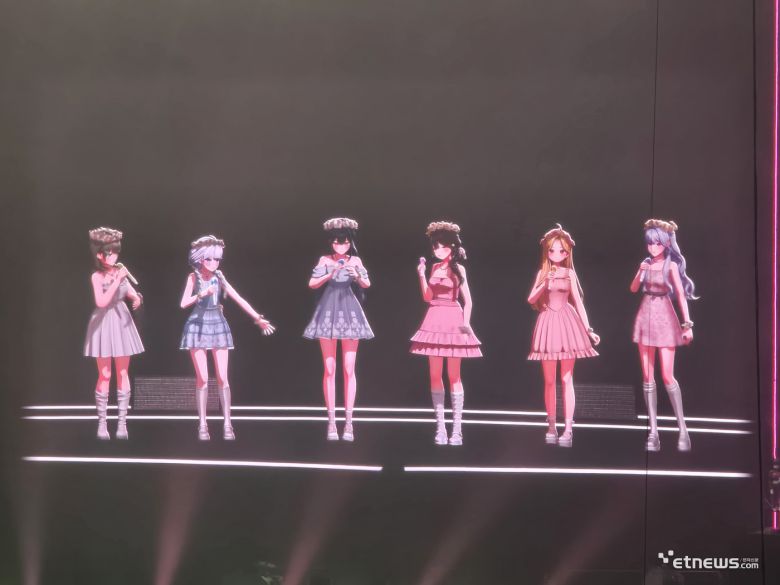 17일 서울 구로구 고척 스카이돔에서는 '이세계 페스티벌 2025'(이세페) 2회차 무대가 진행됐다. 이세계아이돌 멤버들이 무대토크를 펼치고 있다.