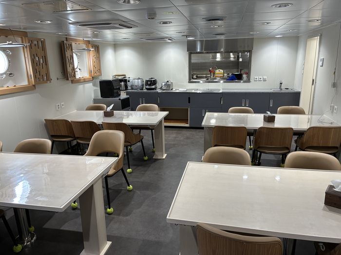 이어도2호 승조원들에게 가장 중요한 공간 중 하나인 식당 전경.