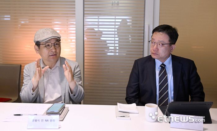 전자신문과 한국정보방송통신대연합이 주최한 '새정부 거버넌스 · 정책 혁신 방향 좌담회'가 12일 서울 중구 달개비에서 열렸다. 좌담회가 진행되고 있다.  박지호기자 jihopress@etnews.com