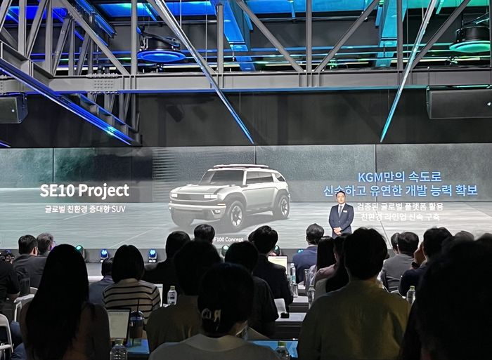 중·대형 SUV SE10 프로젝트를 발표하는 모습