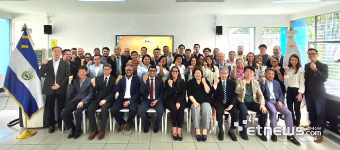 경북TP가 엘살바도르 현지에서 제조기업 디지털 전환을 돕기 위한 기술세미나를 개최했다.