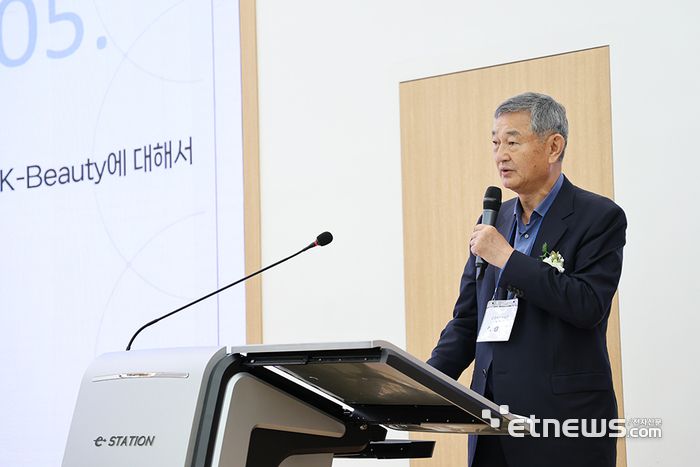 이경수 코스맥스 회장이 단국대에서 특강을  했다.