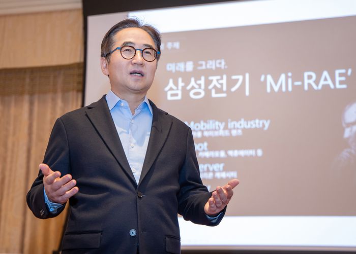 장덕현 삼성전기 사장이 지난 1월 미국 라스베이거스 앙코르 호텔에서 열린 'CES 2025' 기자 간담회에서 발언하고 있다. (사진=삼성전기)