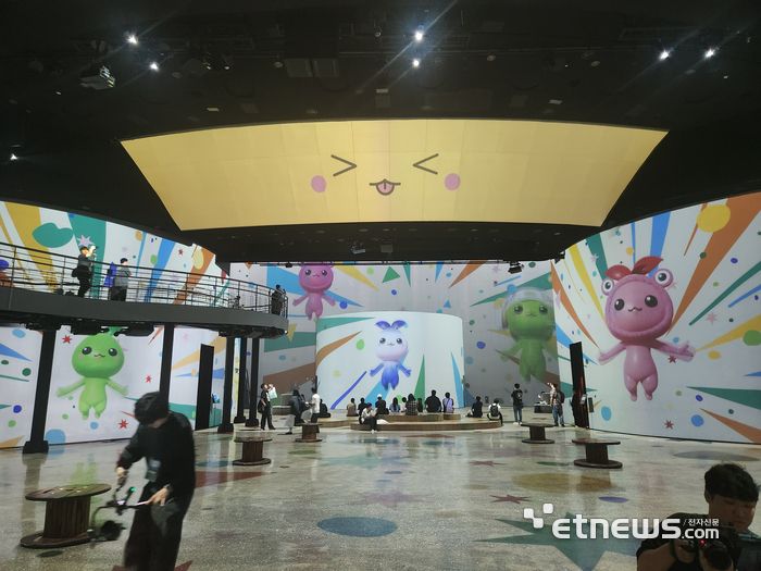 로스트아크 '빛의 여정' 미디어아트 전시