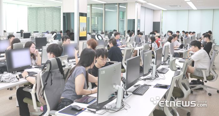 지난해 7월 한달간 진행한 42경산 2기 라피신 교육 과정에 참여한 교육생들 모습