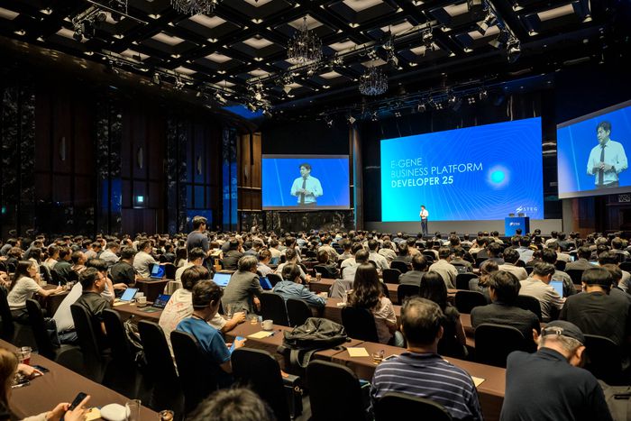 임현길 에스티이지 대표가 청중 500여명을 대상으로 개막연설을 진행했다.