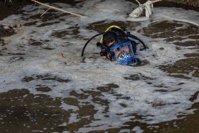 10일(현지시간) 미국 텍사스주 과달루페강에서 실종자 수색 작업을 진행하고 있는 구조대원. 사진=AFP 연합뉴스