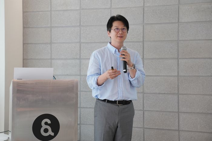 노유헌 이모코그 대표가 15일 서울 강남구 엔스페이스에서 열린 카카오벤처스 브라운백미팅에서 사업을 소개하고 있다.(사진=카카오벤처스)