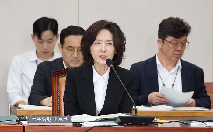 답변하는 이진숙 후보자      (서울=연합뉴스) 박동주 기자 = 이진숙 사회부총리 겸 교육부 장관 후보자가 16일 서울 여의도 국회 교육위원회에서 열린 인사청문회에서 의원 질의에 답변하고 있다. 2025.7.16     pdj6635@yna.co.kr (끝)