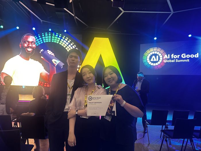 스위스 제네바에 열린 'AI 포 굿 영화제' 현장. (사진 왼쪽부터) 판다곰(이경수) 프로듀서, 이윤선 감독, 홍정민 감독