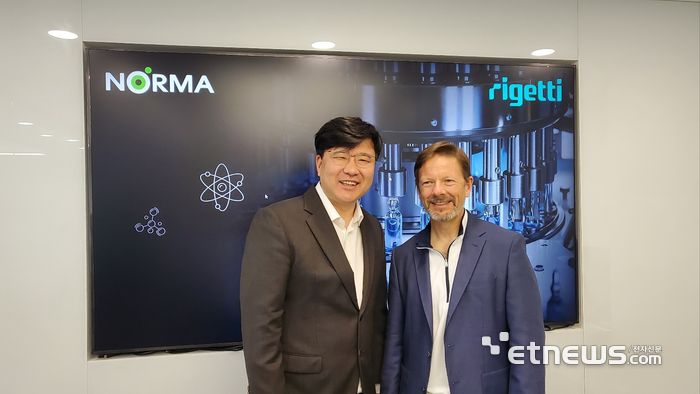 정현철 노르마 대표(왼쪽)와 마이크 피치 리게티 부사장.