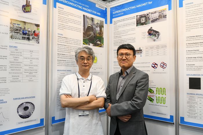 이승제 제이에이취엔지니어링 대표(왼쪽)와 채동훈 표준연 책임연구원.
