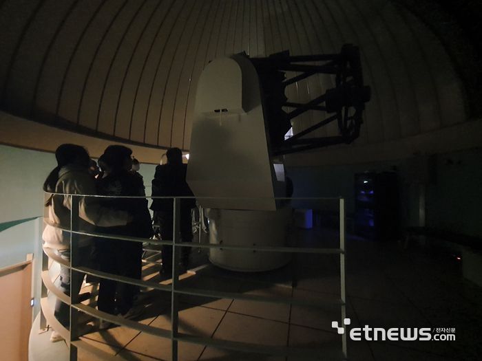 국립대구과학관의 천문대 야간관측 모습.