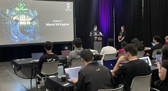 SK쉴더스의 화이트 해커 그룹 EQST(이큐스트)가 지난 8일 미국 라스베이거스 컨벤션센터에서 열린 세계 최대 규모의 해킹 콘퍼런스 데프콘(DEF CON)33에서 워크숍을 진행하고 있다.(SK쉴더스 제공)