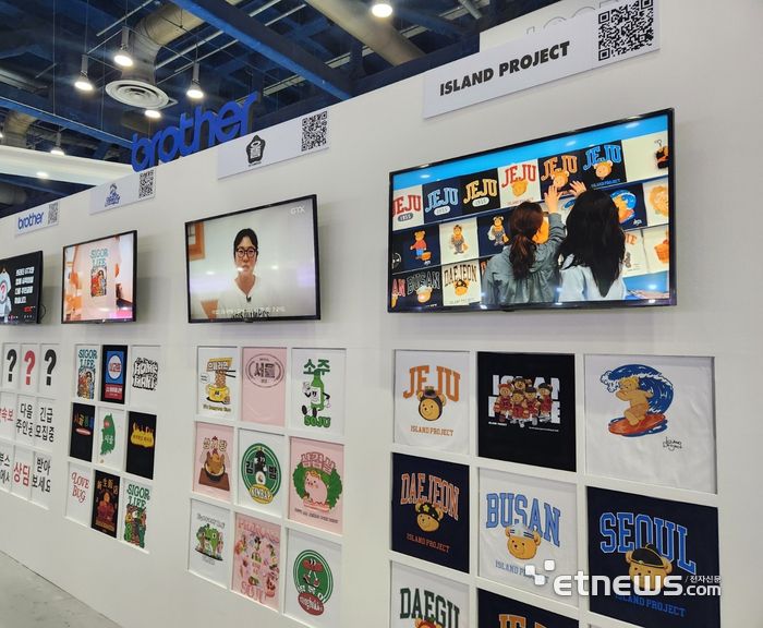 서울 코엑스에서 열린 프리뷰 인 서울 2025에 브라더코리아 섬유프린터로 만든 티셔츠가 전시돼있다 (사진=김신영 기자)