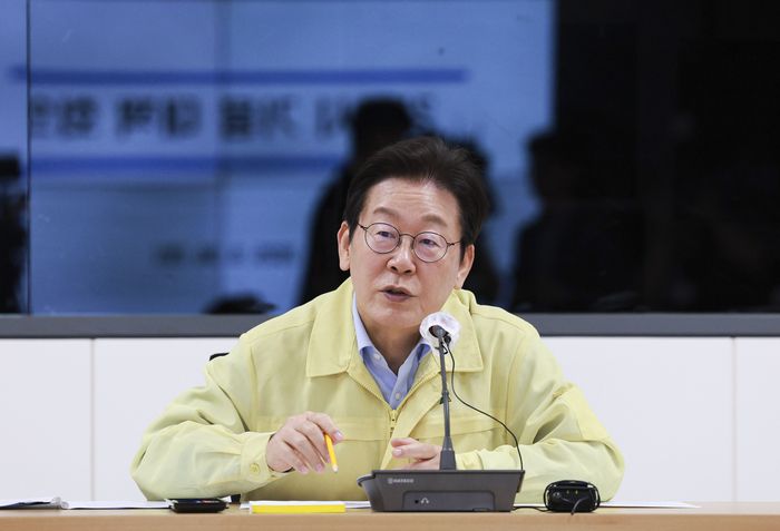 이재명 대통령, 강릉 가뭄 대책 회의 발언     (강릉=연합뉴스) 홍해인 기자 = 이재명 대통령이 30일 강원 강릉시청 재난안전상황실에서 열린 가뭄 대책 회의에서 발언하고 있다. 2025.8.30 [대통령실통신사진기자단]      hihong@yna.co.kr (끝)