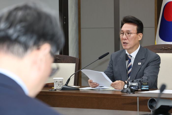 김민석 국무총리가 3일 정부세종청사 총리실 영상회의실에서 열린 국정현안관계장관회의를 주재하고 있다. 연합뉴스.