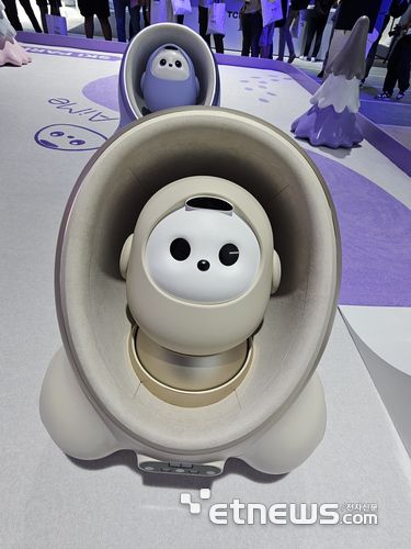 TCL이 지난 CES 2025에 이어 IFA 2025에서 AI 컴패니언 로봇 '에이미'를 시연했다. 구체 상용화 시기는 2026년 이후가 될 전망이다. (사진=배옥진)