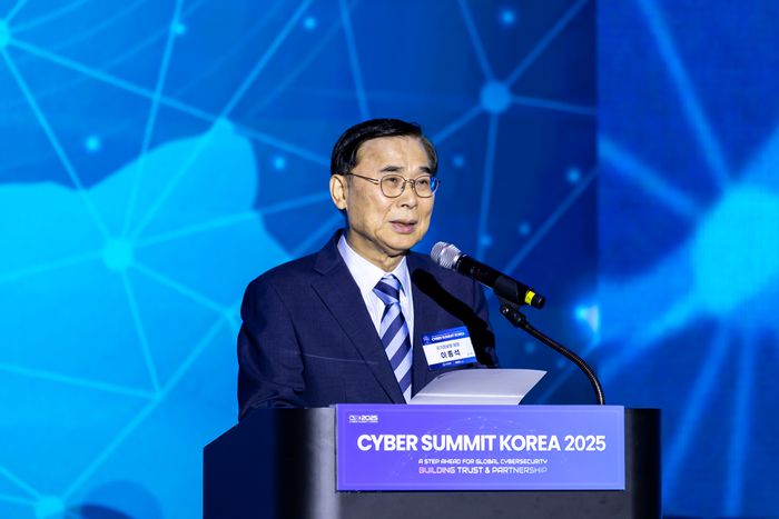 이종석 국가정보원 원장이 지난 9월 9일 서울 강남구 코엑스에서 열린 '사이버 서밋 코리아 2025'에서 개회사를 하고 있다.(국가보안기술연구소 제공)