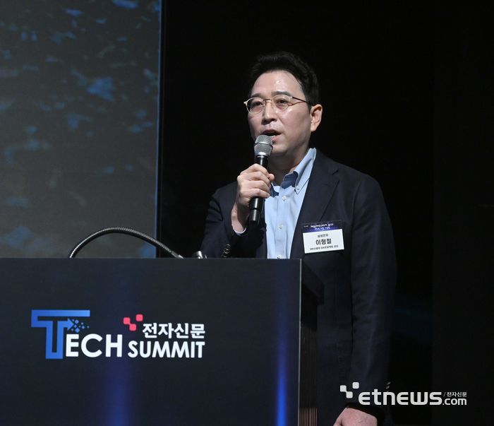 이형철 삼성전자 MX사업부 상무 SW프로젝트 리더가 모바일 AI 트렌드에 대해 설명하고 있다.  박지호기자 jihopress@etnews.com