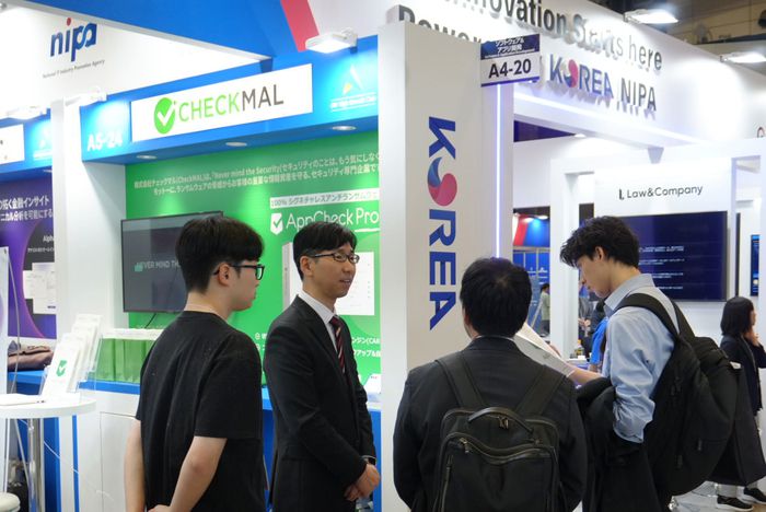 지난 22일부터 사흘간 일본 도쿄에서 열린 '재팬 정보기술 위크(Japan IT Week) 2025'에 마련된 체크멀 부스.(체크멀 제공)
