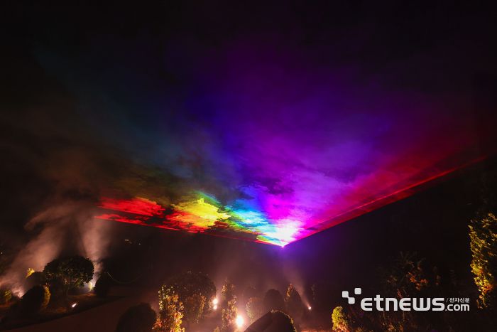 부천 루미나래, 위로는 무지개  아래로는 안개가 어우러진 무지개·밤이슬 구간 전경.