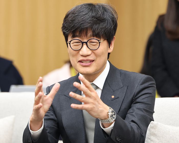 이해진 네이버 이사회 의장이 지난달 31일 APEC 정상회의장인 경주화백컨벤션센터에서 진행된 이재명 대통령과 젠슨 황 엔비디아 최고경영자의 면담에 참석해 발언하고 있다.  (사진=연합뉴스)