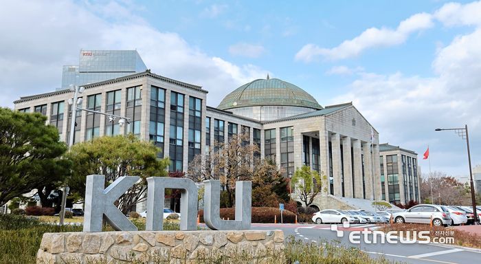 경북대학교 본관 전경