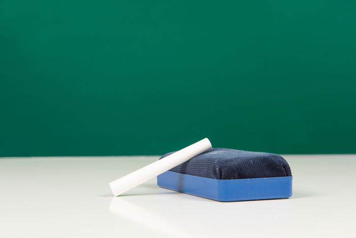 중국에서 추리 소설을 즐겨 보던 한 여학생이 작품 속 아이디어를 실제 상황에 적용해 학교 휴대전화 보관함의 암호를 알아낸 일이 알려지면서 관심을 끌고 있다. 사진=게티이미지