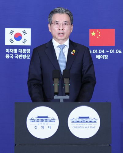 브리핑하는 정책실장     (베이징=연합뉴스) 한상균 기자 = 김용범 정책실장이 5일 중국 베이징 한 호텔에 마련한 한국프레스센터에서 한중 정상회담 관련 브리핑을 하고 있다. 2026.1.5     xyz@yna.co.kr (끝)