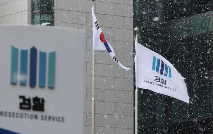 국무총리실 산하 검찰개혁추진단은 12일 정부조직 개편에 따라 신설되는 중대범죄수사청(중수청)의 직접 수사 범위가 '9대 중대 범죄'로 규정되는 내용을 담은 중수청·공소청 법안을 마련했다고 밝혔다. 사진은 이날 서울 서초동 대검찰청 모습. 연합뉴스