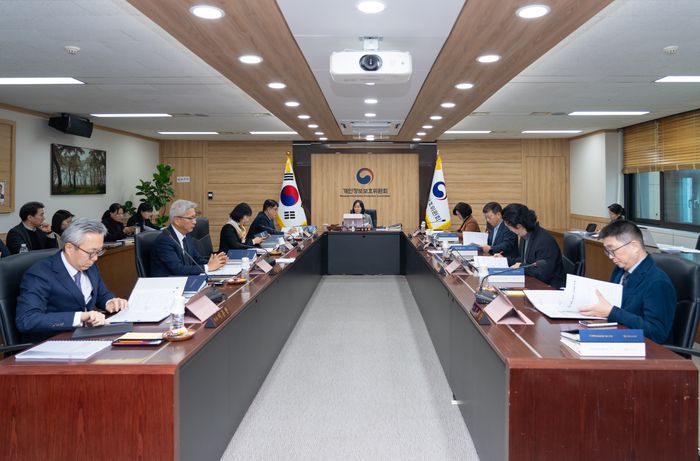 지난 14일 오후 서울 종로구 정부서울청사에서 열린 2026년 제1회 개인정보보호위원회 전체회의 전경.(개인정보보호위원회 제공)