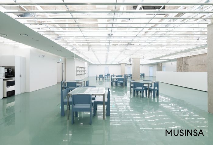 무신사 스튜디오 신당점의 라운지 전경