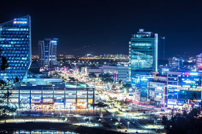 한국전력을 비롯한 주요 에너지 공기업이 집적된 나주 빛가람혁신도시의 야경.