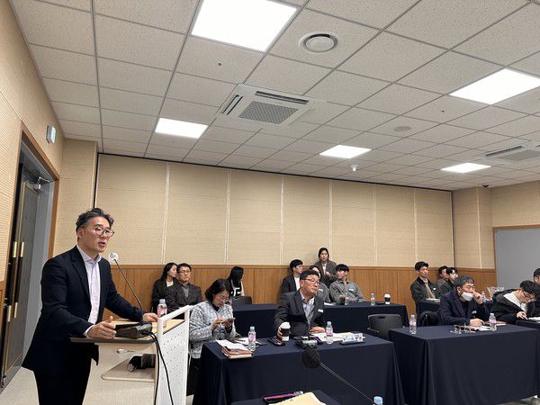 23일 충남 보령시에서 열린 녹색·기후·에너지 혁신정책 포럼에서 김준범 프랑스 트루아공대 교수가 발표를 하고 있다. /사진=남도영 기자