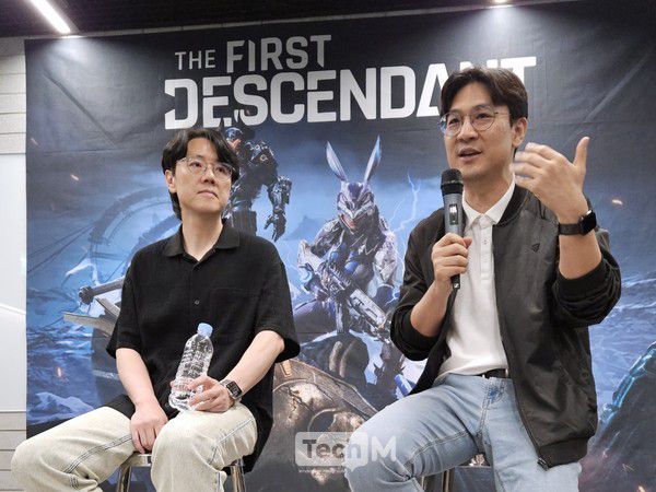 지난 21일 경기도 판교에서 열린 '퍼스트 디센던트' 미디어데이 행사에 넥슨게임즈 '퍼스트 디센던트' 이범준 PD(왼쪽)와 주민석 크리에이티브 디렉터가 참석해 취재진의 질문에 답하고 있다. /사진=임경호 기자