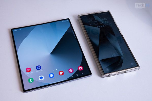 갤럭시 Z 폴드6(왼쪽)과 갤럭시 S24 울트라 /사진=테크M