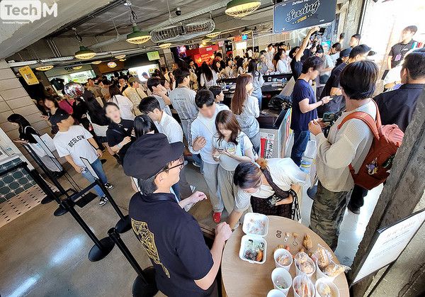 엄청난 인파가 몰린 이마트 '델리' 팝업스토어/사진=이소라 기자