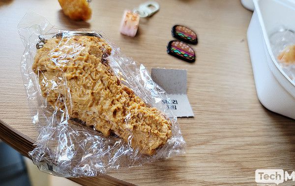 SNS 이벤트로 받을 수 있는 닭다리 키링/사진=이소라 기자