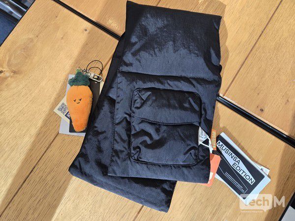 기자가 구매한 패딩 목도리 / 사진=배수현 기자