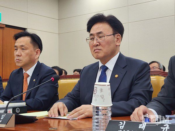 유상임 과학기술정보통신부 장관이 30일 국회 과학기술정보방송통신위원회 전체회의에 출석해 의원들의 질의를 듣고 있다. /사진=조성준 기자