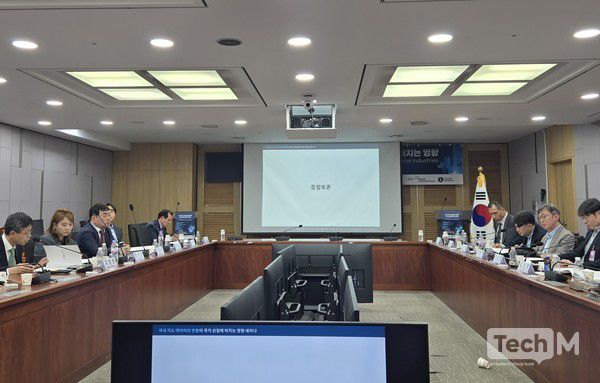 세미나에 참석한 관계자들이 토론을 진행하고 있다 / 사진=배수현 기자