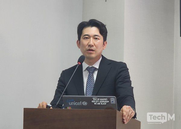 이종섭 서울대학교 교수가 21일 국회의원회관에서 열린 '원화 스테이블코인 vs 달러 스테이블코인: 글로벌 통화전쟁 승리 전략' 정책토론회에 참석해 기조발제를 하고 있다. / 사진=조성준 기자